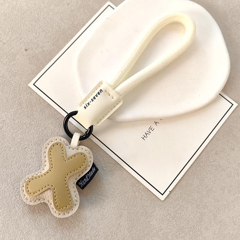 Exquisite Leather Keychain: 26 English Letters - Simple Couple Style Bag Charm, Ideal Small Gift