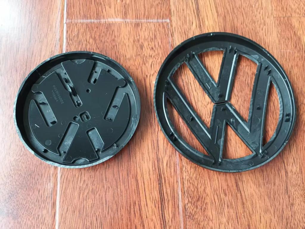 BAJH3 2025 Hot Black 13.5CM Front & 11CM Rear Emblems with Carbon Fiber Pattern for Volkswagen MK7 GTI Golf Replacement