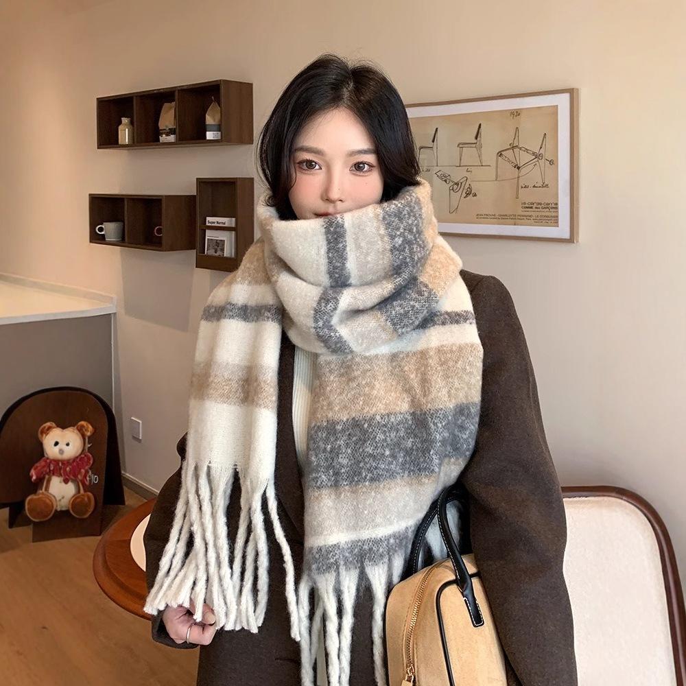 High-end atmosphere scarf women's winter new Korean version of Internet celebrities sweet and versatile thickened Mahai plush scarf