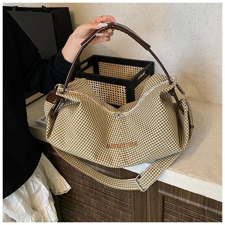 Plaid travel sailing bag women s new large-capacity casual handbag fashion niche design single shoulder messenger bag tide зелёный