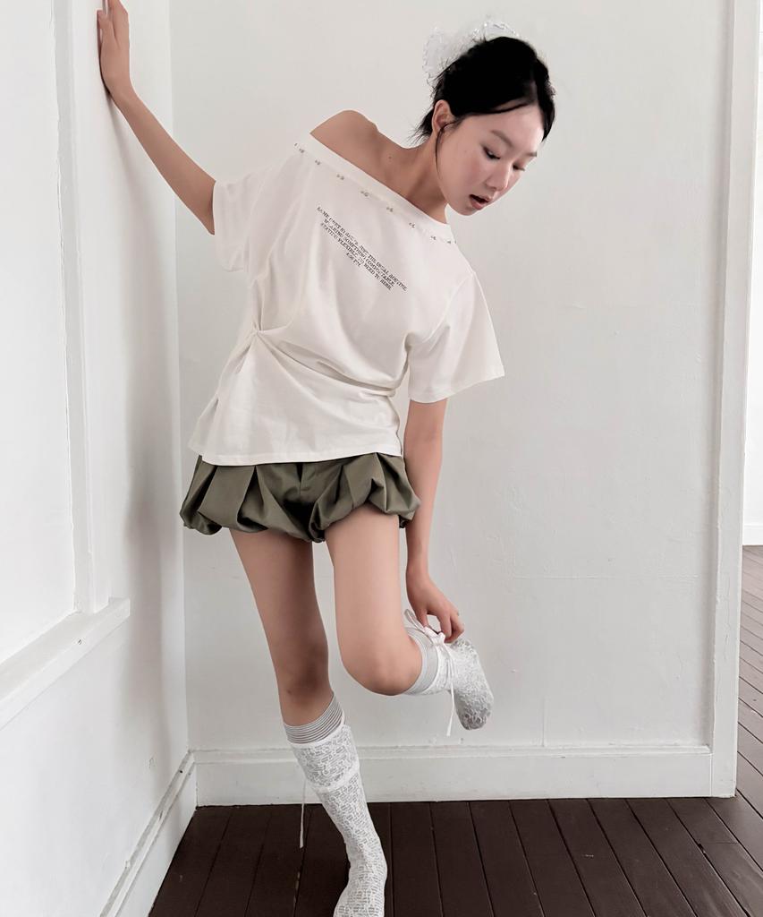 CHICKS Studded Lineup Graphic One-Shoulder Short Sleeve White