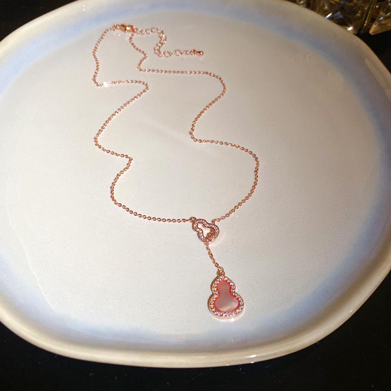 Koreanische exquisite Zirkonia-Blumenkette: Elegantes, vielseitiges Design für einen stilvollen Akzent