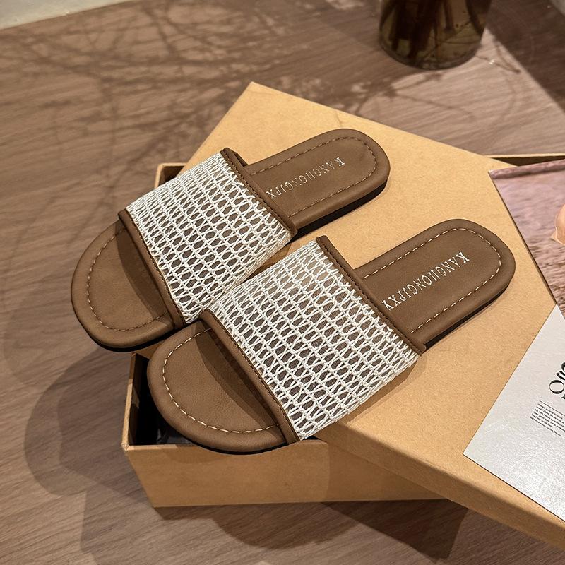 

Foreign trade large size flat slippers women s 2025 summer new summer flat bottom fish mouth rhinestone fashion beach sandals 40