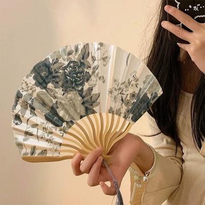 Chinesischer japanischer Stil Seidenfächer Faltfächer Hochzeitsfächer Kunstgeschenke Tanzhandfächer Vintage Bambus faltbarer handgehaltener Blumenfächer