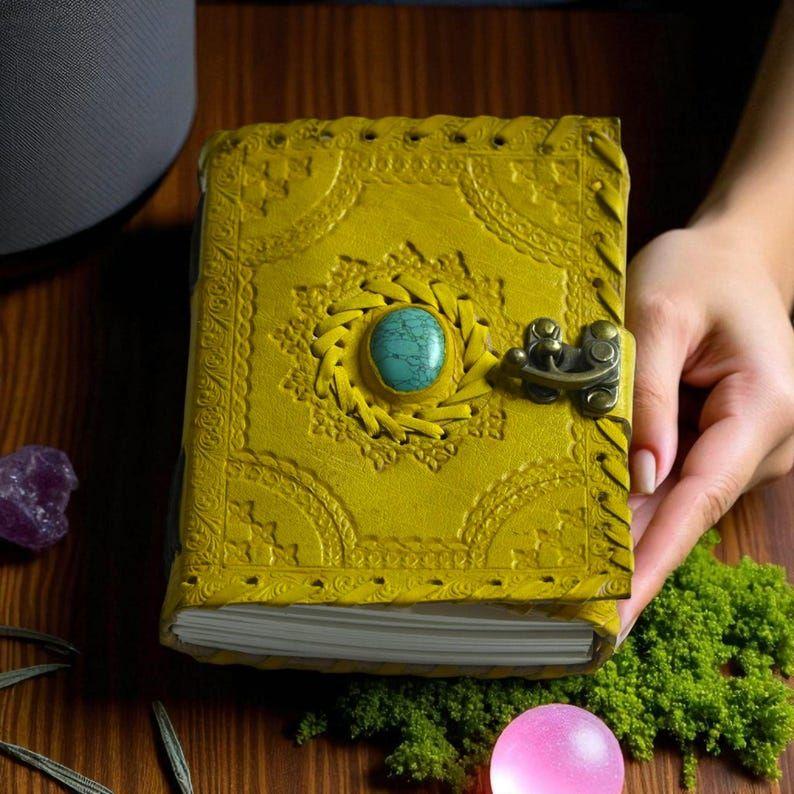 

Книга теней, винтажный кожаный журнал, журнал гримуар, книга ведьмовских заклинаний, ведьмовские принадлежности, викканский декор Кожаная книга Дорожный блокнот 7 x 5 in