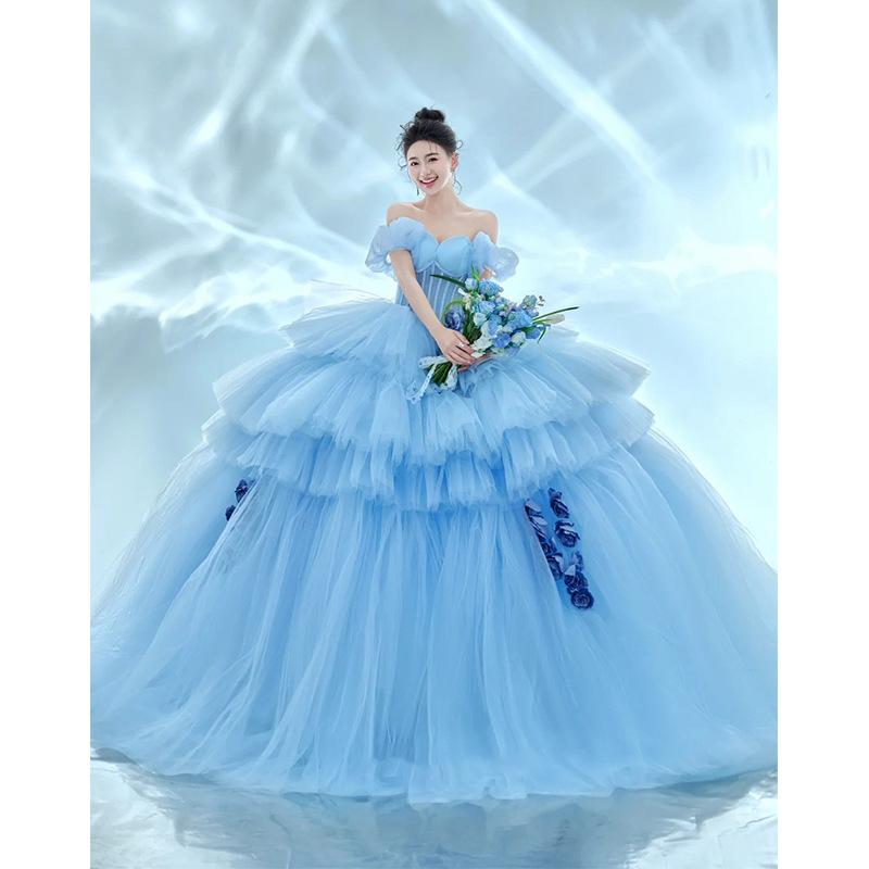 Shoot clothing couple  new photo indoor clothing high-end banquet wedding dress