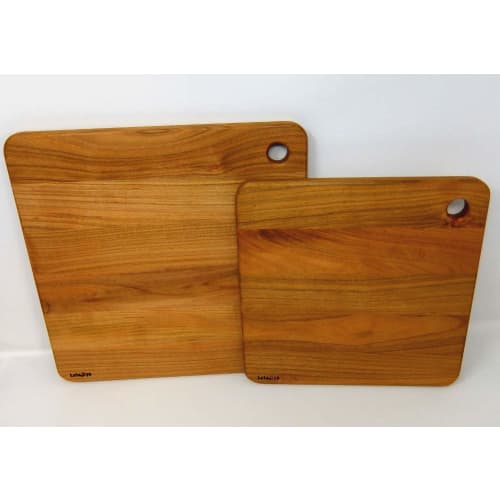 Katajiya Wooden Cutting Board, Made in Japan from Solid Yamazakura Wood, Small Size [250 x 250mm, Thickness 15mm] - Resharpening Service Available