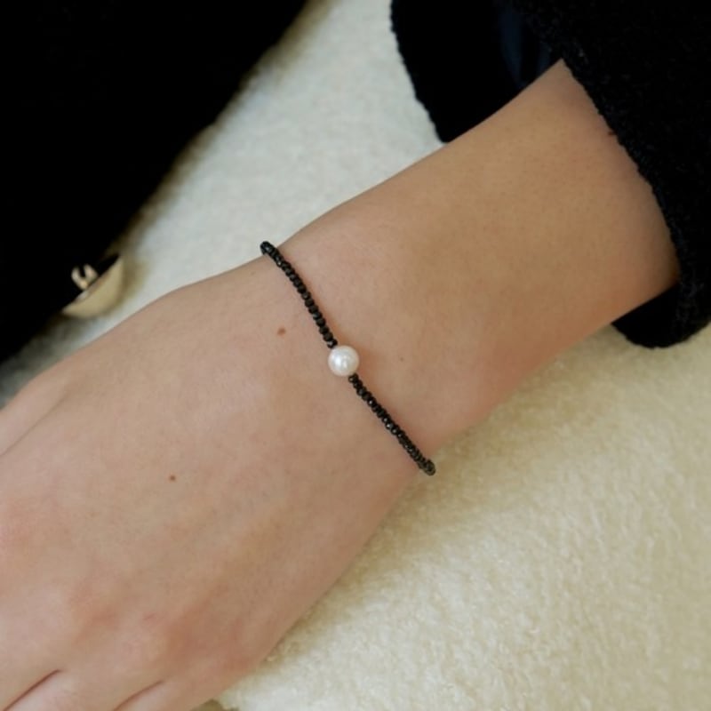 LOVE ME MONSTER Black Spinel & Pearl Bracelet