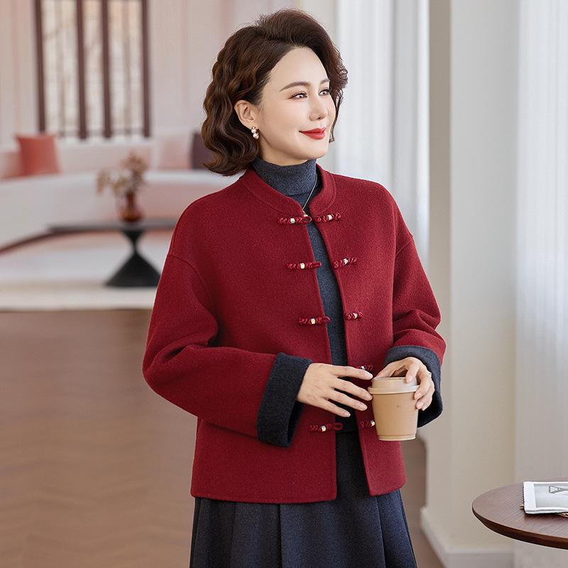 

2025 Stylish Spring/Autumn Jacket for Middle-Aged & Elderly Women: Lapel, Loose Fit 4XL (65-70 kg) красный