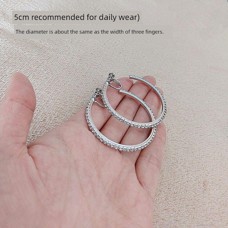 

Женское кольцо в стиле K с бриллиантами, модный преувеличенный спиральный кафф для уха Silver white drill outer diameter 5cm [ear clip]]