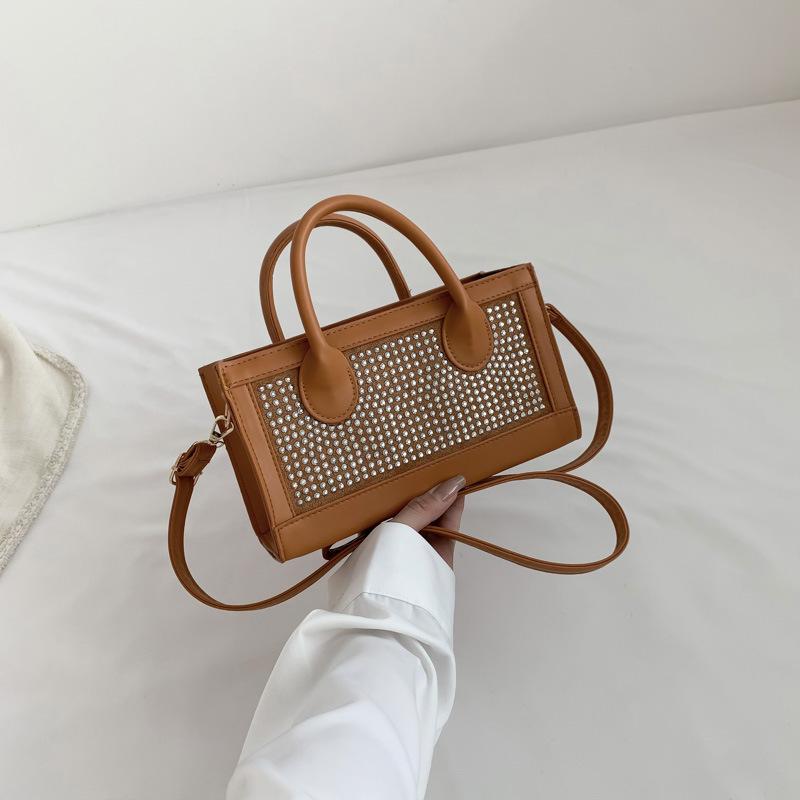 

Hot diamond fashion simple handbag 2025 summer new foreign style shoulder messenger bag this year popular small square bag women коричневый