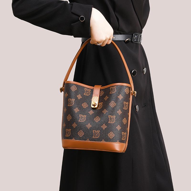 European and American retro new women's bags large-capacity messenger bags women's bucket bags versatile printed commuter shoulder bags