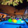 LED-Leucht-Wasserball mit 16 Farben und Fernbedienung – Aufblasbares Poolspielzeug für Partys, Hochzeiten, Geburtstage und Verlobungen, wiederverwendbares Poolspielzeug, Strandspielzeug