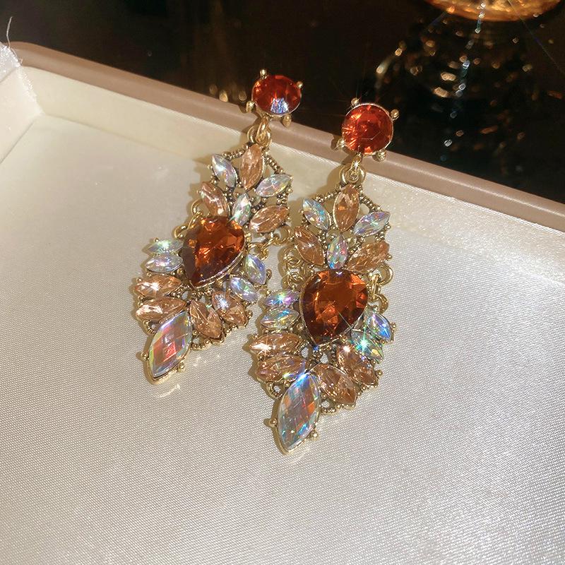 Silver Needle Rhinestone Geometric Water Drop Earrings - High-End Luxury Studs for Women, Exquisite Fashion Statement.