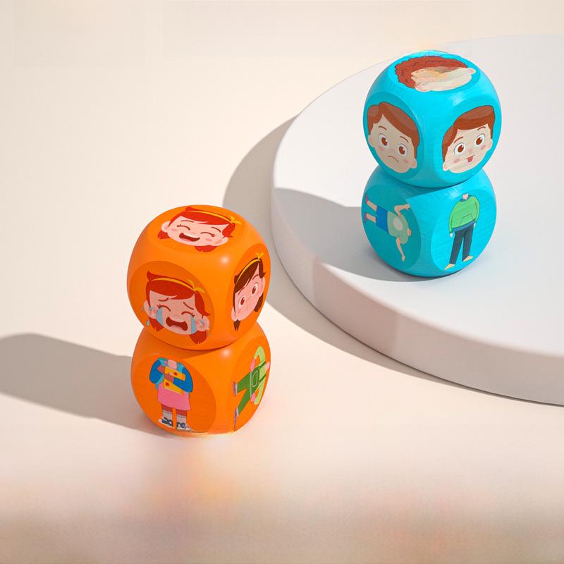 Dřevěná puzzle kostka s kresleným výrazem: Interaktivní hra rodič-dítě
