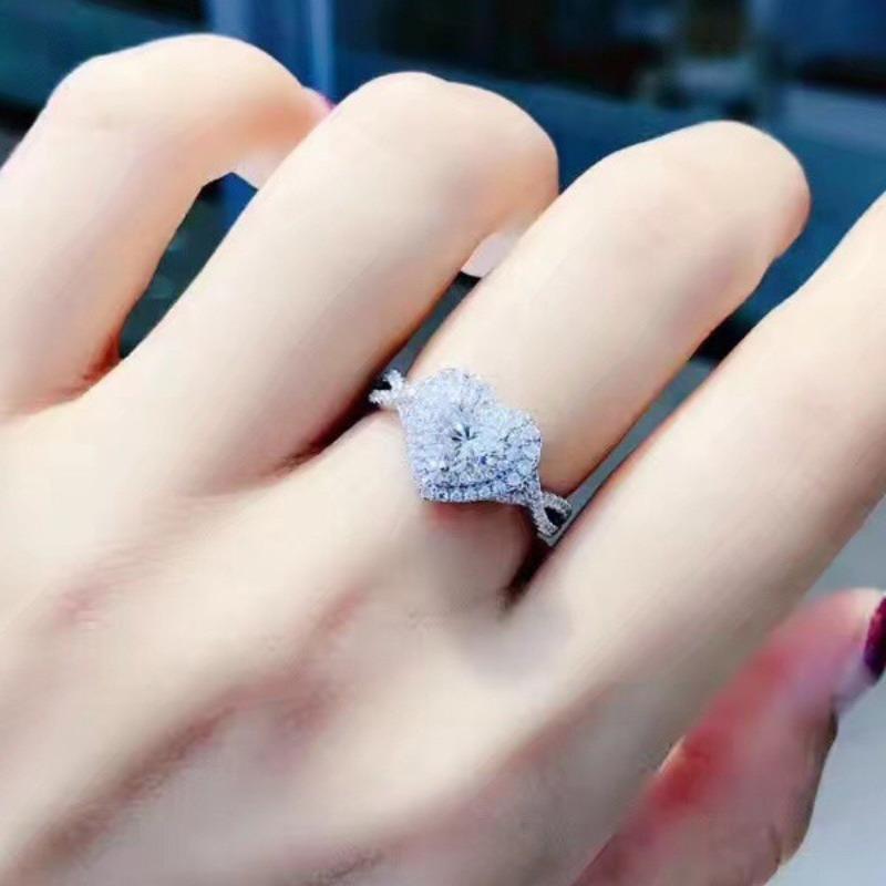 1Pc Fashionable New Inlaid Heart-shaped Synthetic Zircon Ring