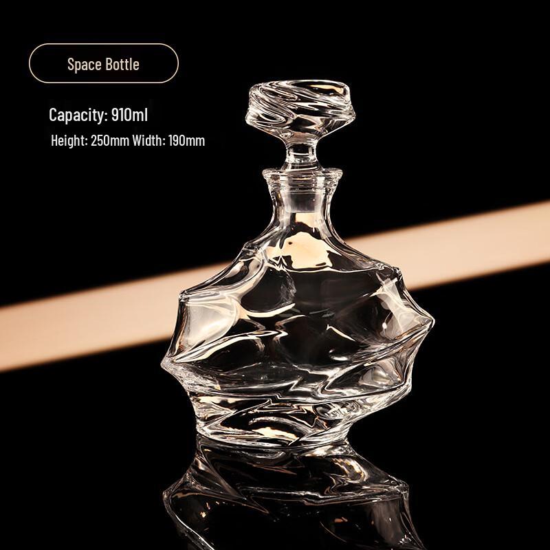 

ZISIZ St. Asia Italian Carved Glass Decanter