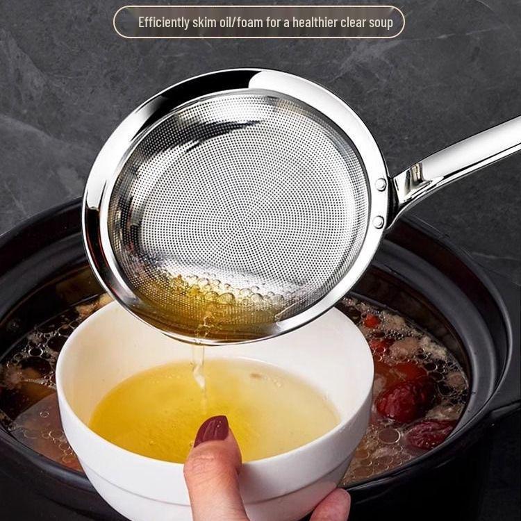 304 Stainless Steel Oil Separator and Skimming Spoon - Kitchen Strainer and Mesh Sieve for Frothing and Hot Pot Cooking.