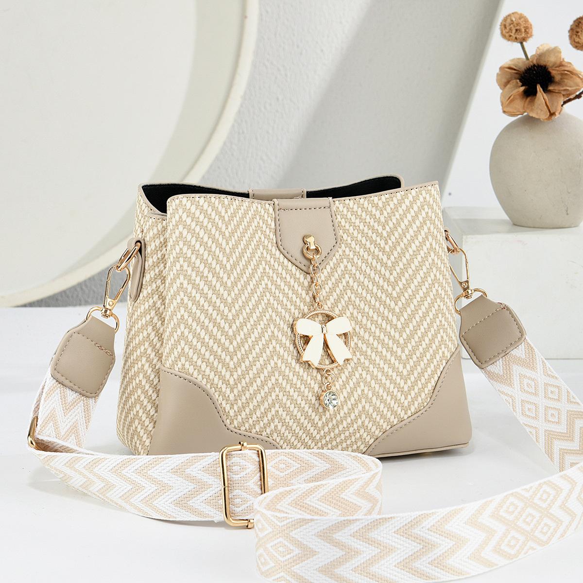

Women s Small Crossbody Tote Bag Womens Handbag Bucket Bag High Quality Designer Small Square Bag Womens Shoulder Bags 21x11x17cm