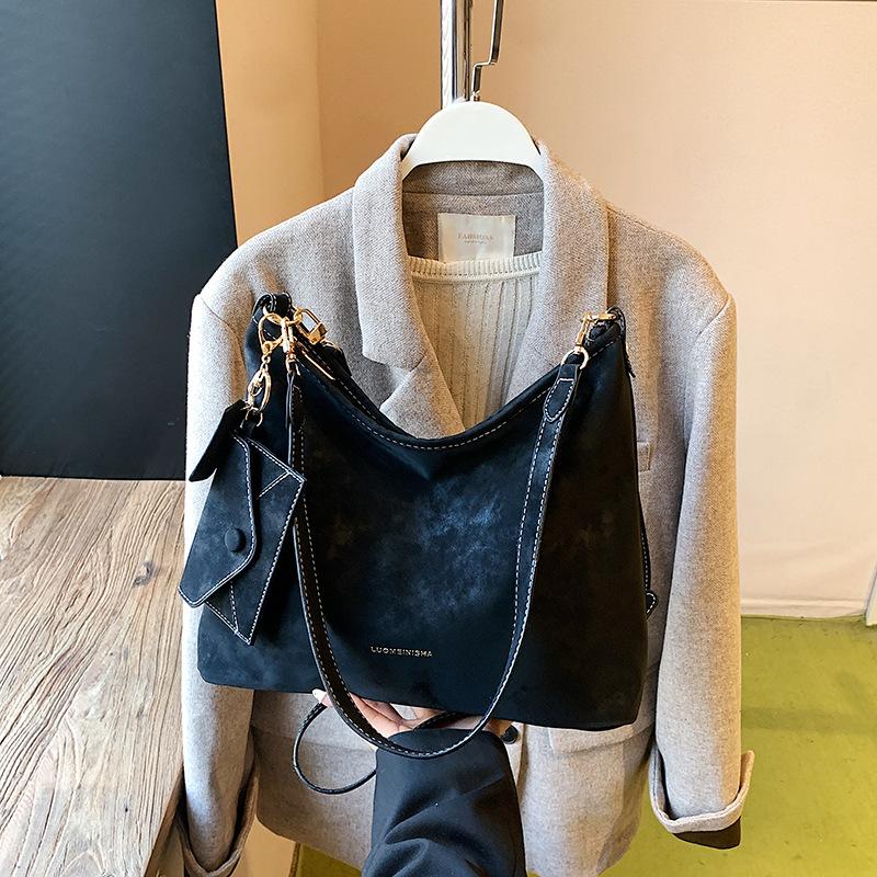 Premium commuter retro women's shoulder bag 2025 new fashionable large-capacity messenger bag going out to work tote bag