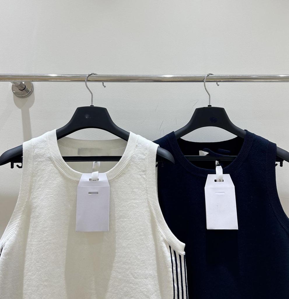 High-End Women's Fashion: D Family Casual Versatile Vest and Half Skirt Set