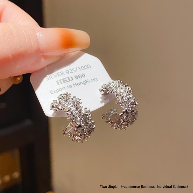 

Gold Diamond-Inlaid C-Shaped Stud Earrings - Korean Style, Niche Fashion, Simple & Luxurious, High-End Feel, Elegant Ear Jewelry for Women срібний
