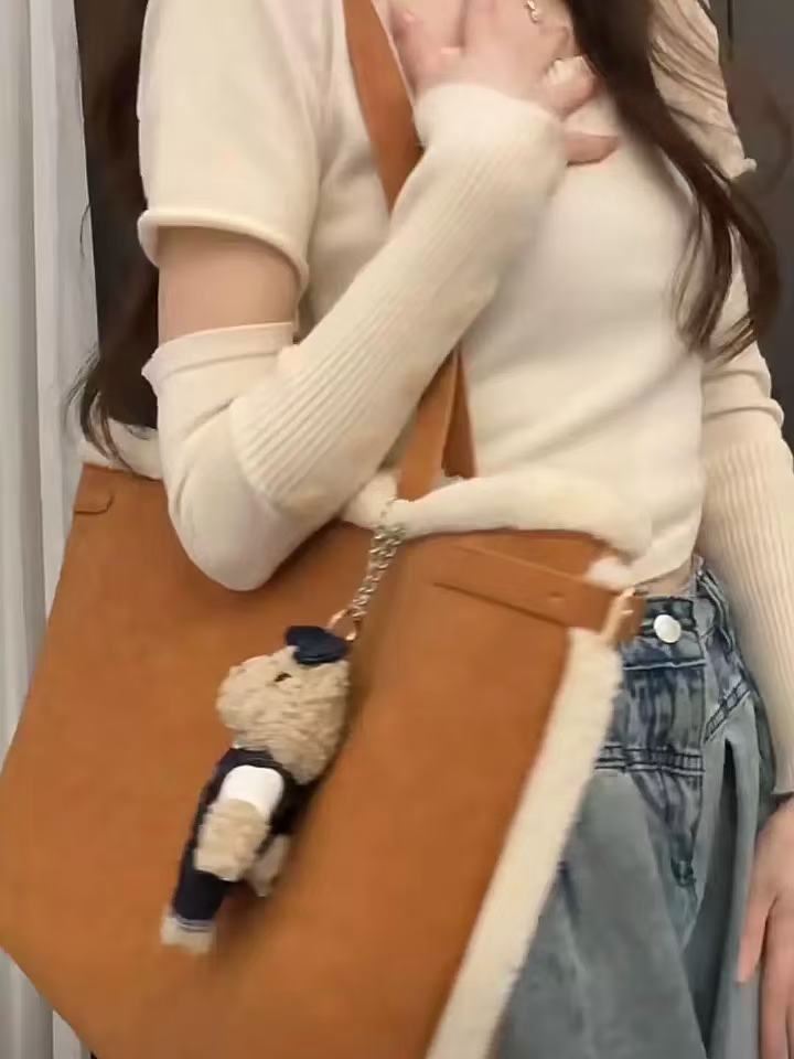 

Новая осенне-зимняя шерстяная сумка большой вместимости, сумка-тоут, простая повседневная плюшевая сумка через плечо, тренд