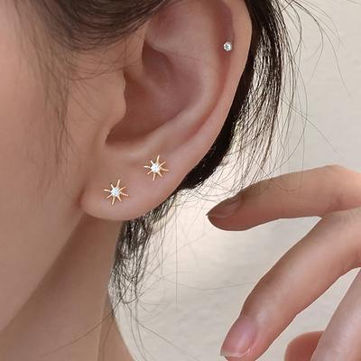 Non è necessario togliere gli orecchini a lobo a forma di stella in zircone con micro-inserto quando si dorme Piccoli e Semplici Orecchini a Stella Dorati per Donna