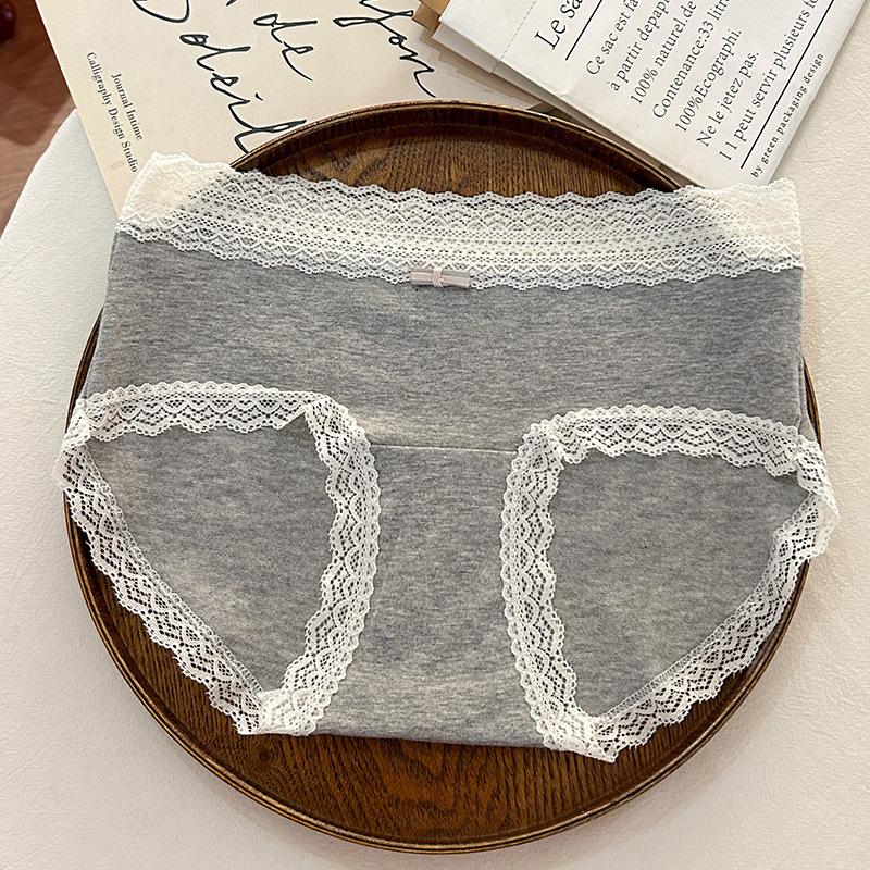Ladies Spring and Autumn Lace Edge Skin Friendly Breathable Hip Wrap High Waist Triangle Briefs