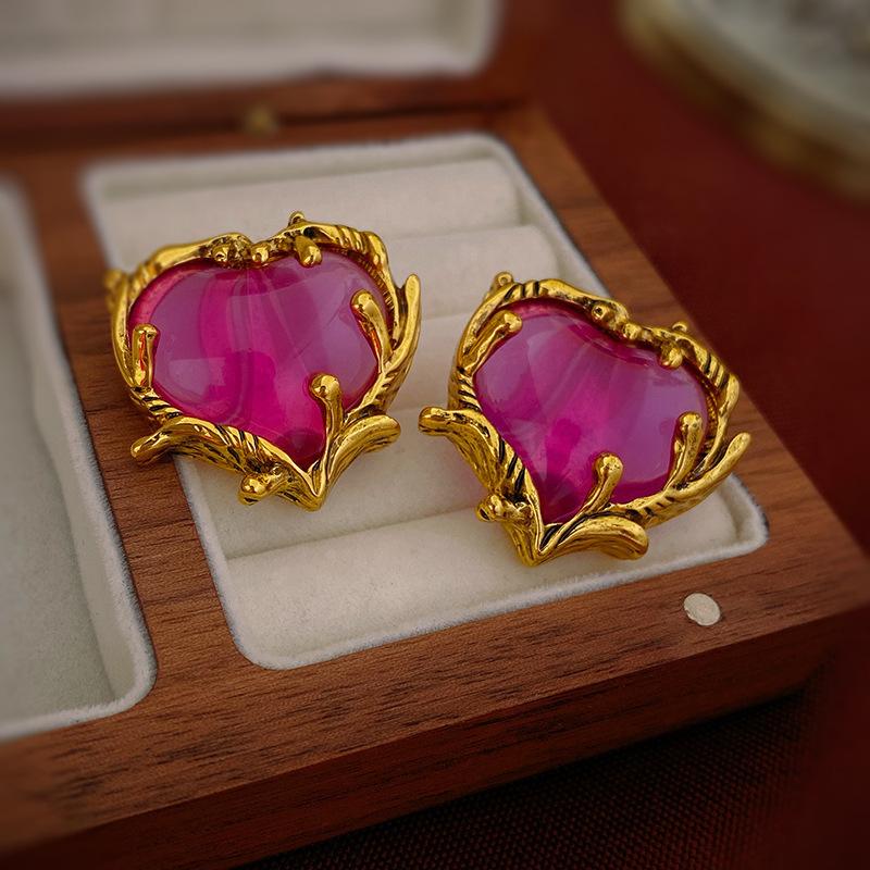 Fashion Classic Pink Color Crystal Heart Stud Earrings For Women Girls Exquisite Design Earrings Jewelry Accessories Gifts