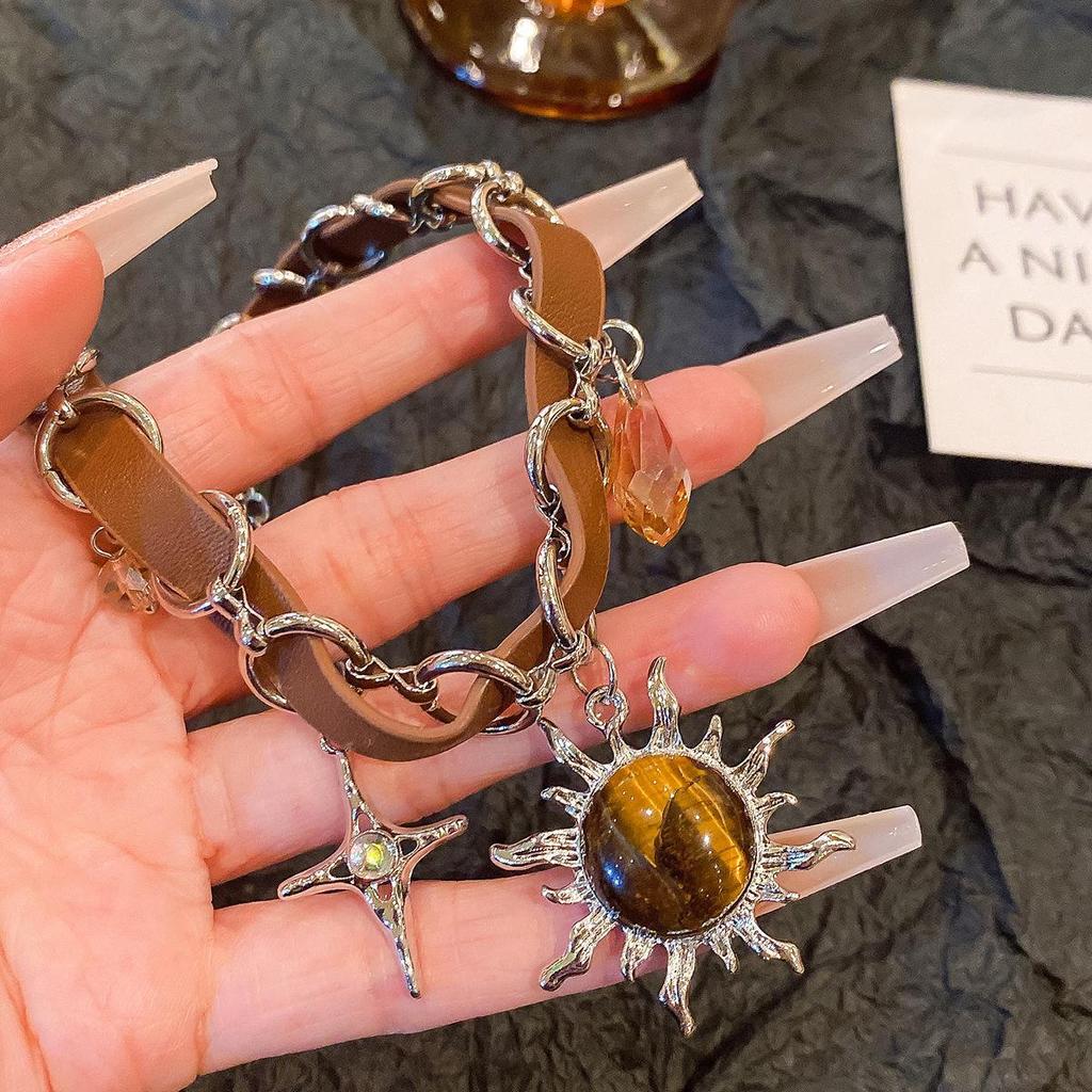 "Maillard Sun Leather-Stitch Necklace: New Stylish, High-End Clavicle Chain for Trendy Women"