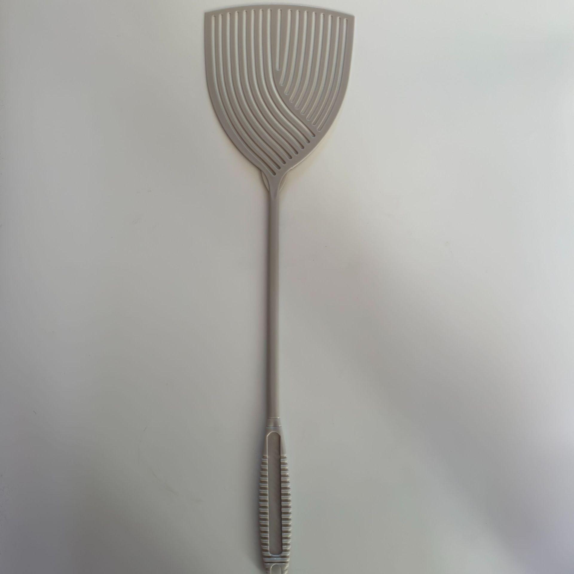 Улучшенная небьющаяся мухобойка с длинной ручкой и утолщенной рукояткой серый