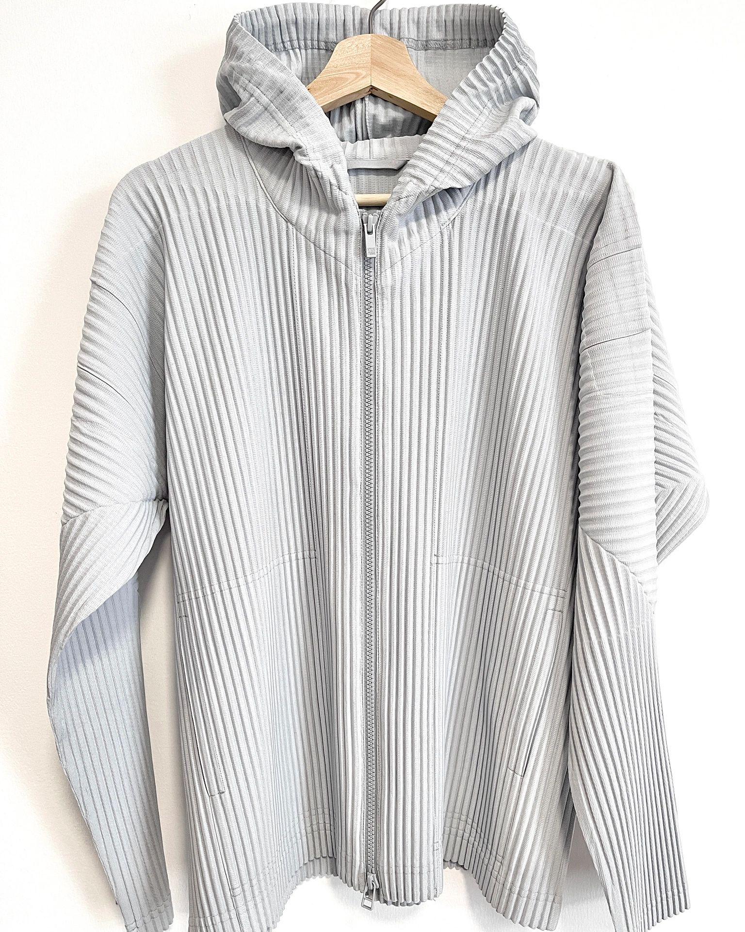 

Miyake Yiku Men s Pleated Zip-Up Hoodie Jacket XXL 182-188cm 89-120kg светло-серый