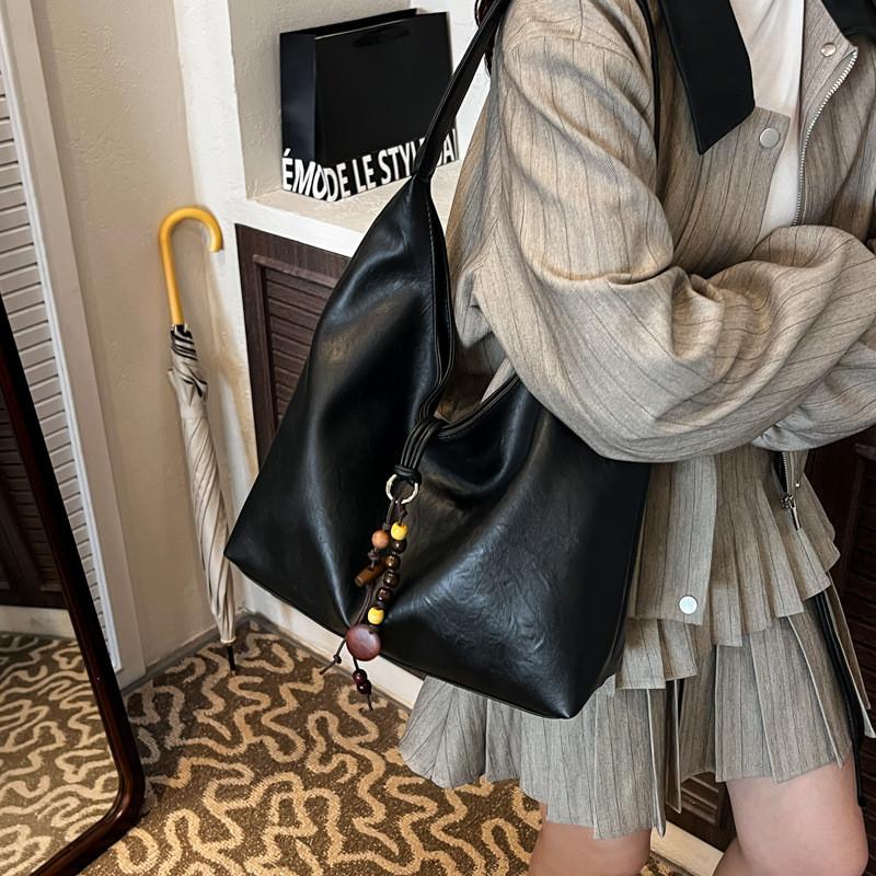 IELGY Ladies Tote Bag Autumn Winter Retro Shoulder Large Capacity Commuter Female Bag