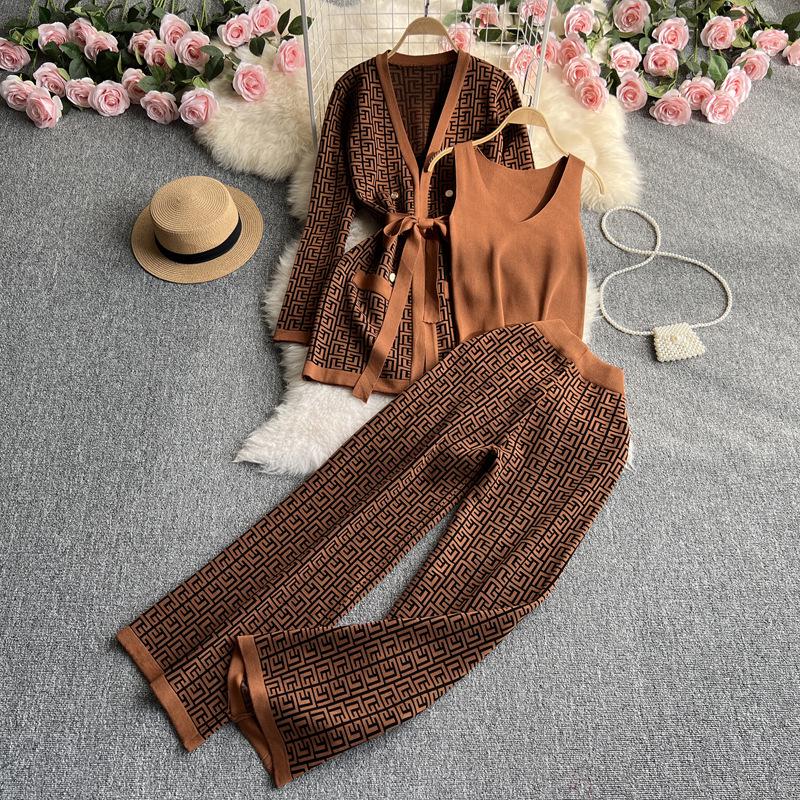 

Chic Women s V-neck Cardigan & High-waisted Wide-leg Pants Set One Size