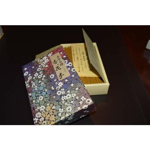 Awaji Baikundou, a long-established incense maker, offers natural sandalwood incense sticks in the rose style, 110g. FBA Amazon Prime. Japanese incens