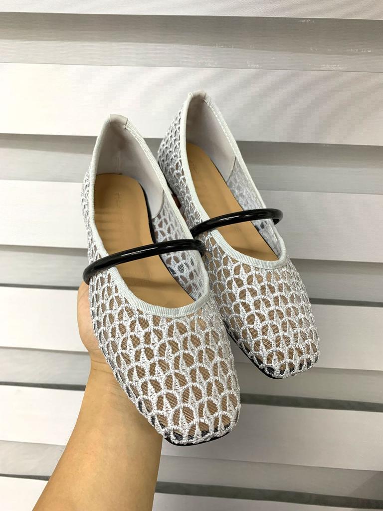 Spot second hair! Inner heightening women's shoes summer French hollow mesh beautiful small single shoes small black thick heel