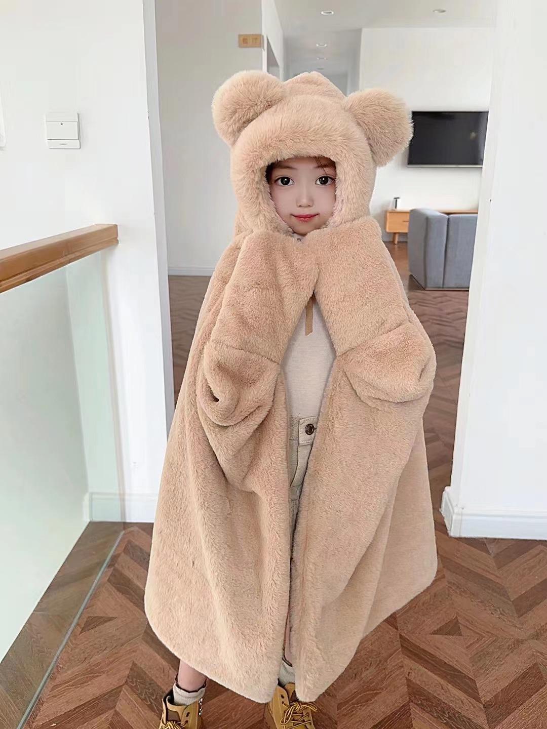 

2025 Double-Layer Thick Bear Shawl Blanket – Cute Cloak Sofa Blanket for Autumn and Winter
