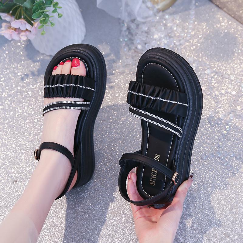 

thick-soled large-size sandals female summer 2025 new fashion outer wear fairy style flat-soled beach shoes 42 чорний