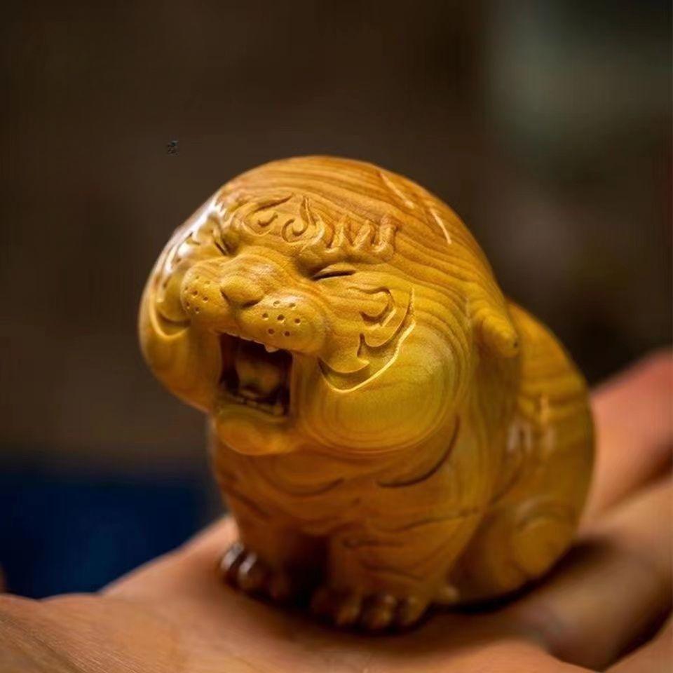 Creative Cliff Cypress Tiger Decoration Wood Carving Pendant Modern Simplicity Household Decoration Men Play Hand Handle Crafts