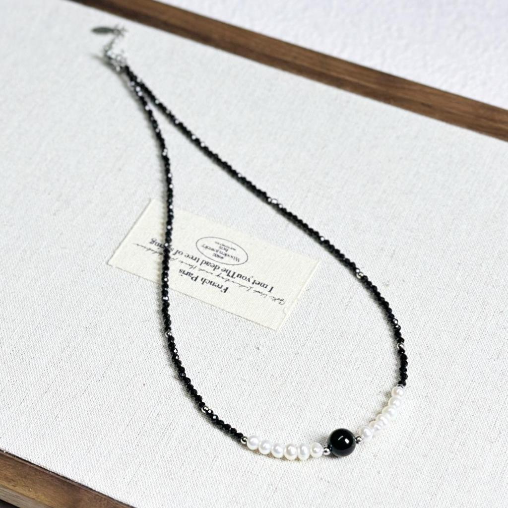 Elegant Black Spinel & Freshwater Pearl Beaded Choker Necklace - High-End Fashionable Retro Design for Women
