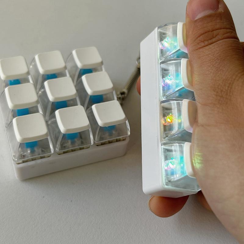 Diy Keyboard Fidget Keychain Keys Button Relief Stress Clicker Toy Keycap 9Keys Emit Light Finger Keyboard Cap Adult