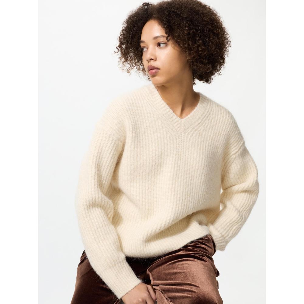 Uniqlo Fluffy V Neck Sweater