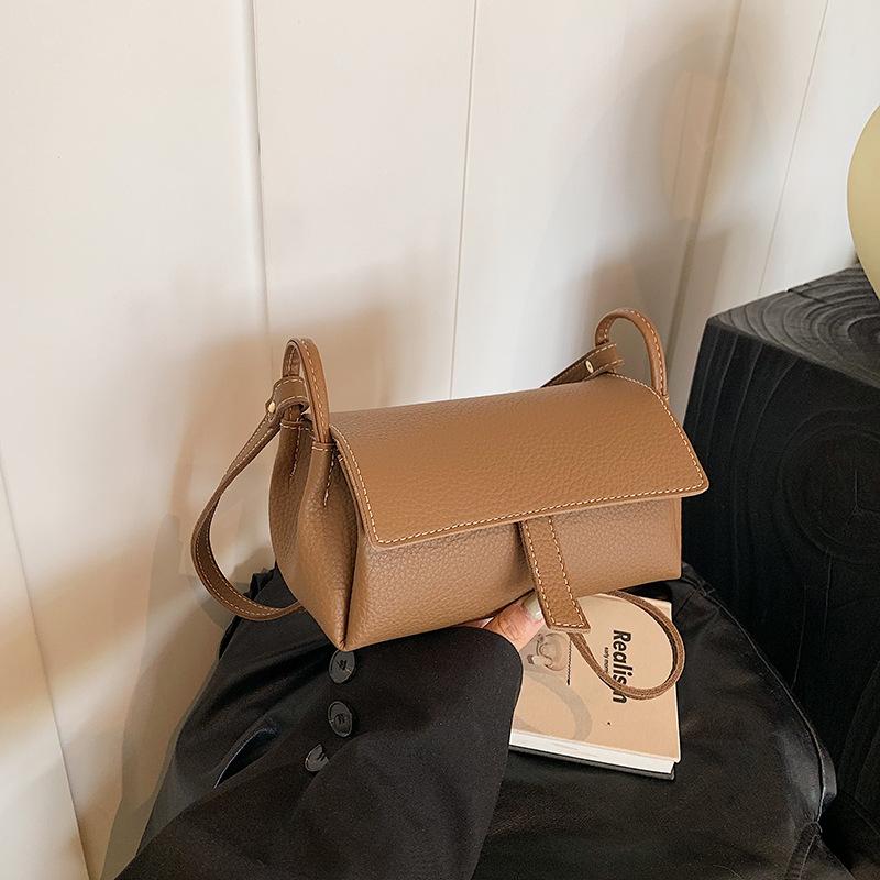 High-end small bag women's autumn 2025 new niche design versatile messenger bag popular this year small square bag