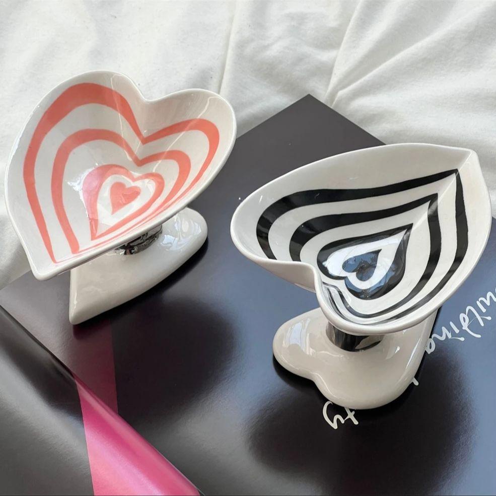 Creative Korean-style Ceramic Love Cake Fruit Plate Heart-shaped Dessert High-foot Plate Home Decoration Jewelry Storage Plate