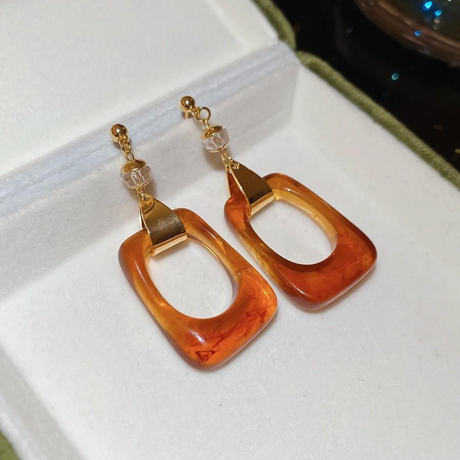 Silver Needle Retro Resin Geometric Round Oval Pendant Earrings Maillard Style Stud Earrings Niche Design Earrings Women