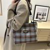 Autumn and winter large-capacity plaid bag women's tote bag versatile commuter shoulder bag woolen 2025 autumn and winter new women's bag