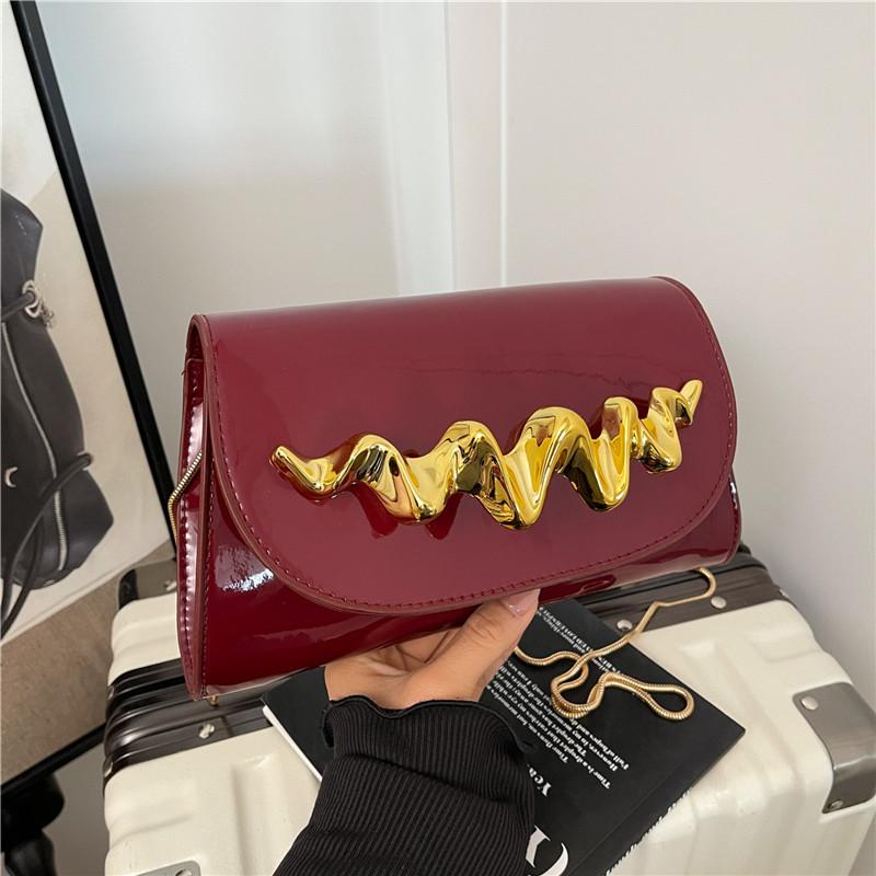 New Women's Personalized  Fashionable  Flap Ladies Chain Crossbody Bags Versatile Commuter Shoulder Bags Leather Handbag Wallet
