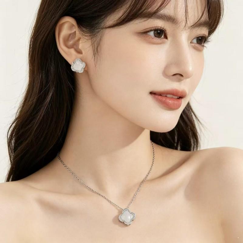 Elegant Four Leaf Clover Cat Eye Stone Earring Necklace Set Women Minimalist Chic Office Wear