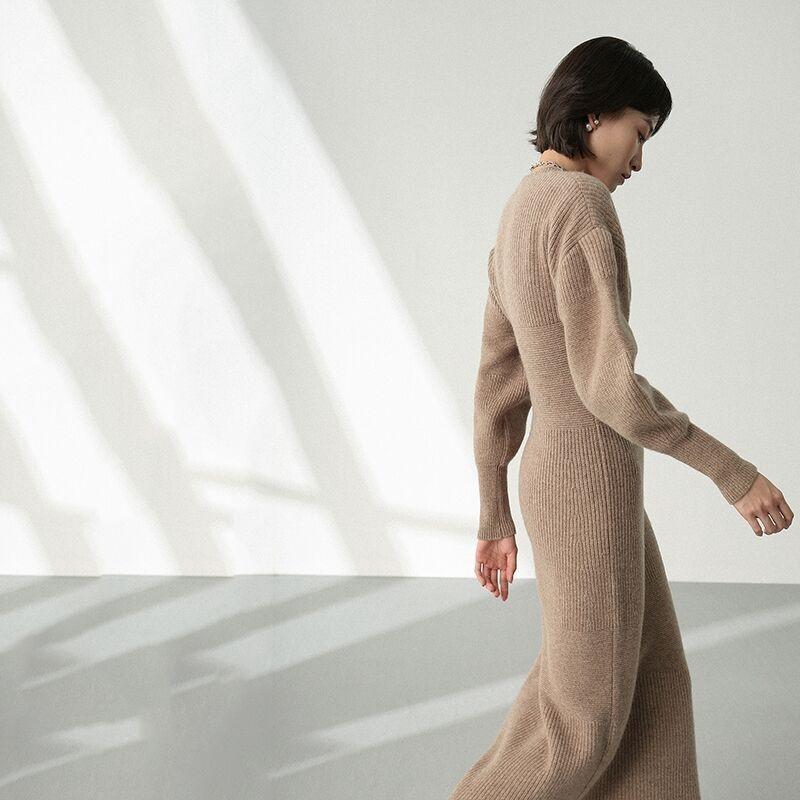 Retro high-end V-neck lantern long-sleeved knitted dress for women's autumn and winter waist long bottom sweater skirt